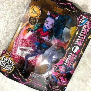 NWOT Monster High Freaky Fusion Hybrids AVEA TROTTER